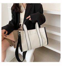 2024 Top Quality Handbags Wallet Handbag Women Handbags Bags Crossbody Soho Bag Disco Shoulder Bag Fringed Messenger Bags Purse 22cm 41734