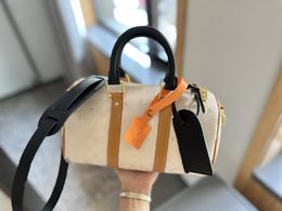 Women's Shoulder Bag Designer Design New Hand Bag , simple and versatile,with high aesthetic value,size:25cm,30cm,40cm.