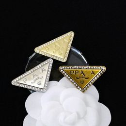 Brooches Designer Design Brand Triangle Letter Brooches Geometric Suit Collar Pin Brooche Womens Back Strap Brooch Wedding Jewellery Christmas Gifts