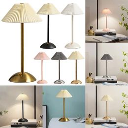 Table Lamps Nordic Pleated Nightstand Lamp USB Charging Decorative Night Light Modern Style With Metal Base For Bedroom Living Room Decor