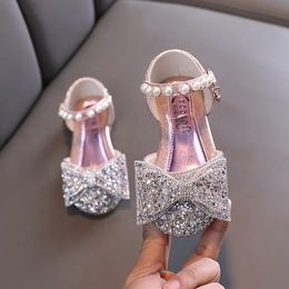 AINYFU Childrens Sequins Sandals Girls Sweet Bow Rhinestone Princess Shoes Fashion Nonslip Flat Kids Soft Bottom 240416