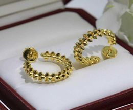 Fashion Brand Luxurious New Gold Rivet Nail Ear Ring Women039s Earrings Street Gorgeous Style Beads Movable Selling Jewelry3637910