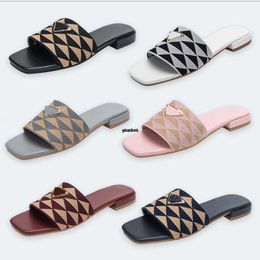 Fabric Women Slides Embroidered Designer Slippers Metallic Slide Sandals Letter p Sandal Triangle Chunky Heels Fashion Summer Beach Low Heel Shoe Size 36-42