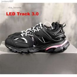 Track 3 WITH LED Shoe Dress Shoes Designer WITH LED Track 3 3.0 Shoe Men Women Sneakers Triple Black White Pink Sneaker Tracks Spo