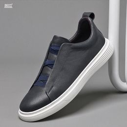 Marke Großgröße Cowhide Board Schuhe Männer Europa Station Elastizität KOSTENLOSE Schnürung kleine weiße Schuhe Casual Loafer Damenschuhe A20