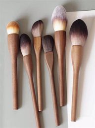 Makeup Brushes 1Pcs European Vintage Wood Handle Brush High Quality Walnut Loose Powder Blush Foundation Contour Super Soft7649732