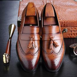 Casual Shoes Plus Size 38-46 Men Leather Tassel Loafers Pointed Toe British Style Vintage Carving Wingtips Brogues Slip On Flats