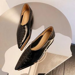 Casual Shoes MKKHOU Fashion Women High Quality Genuine Leather Pointed Head Comfortable Flat Lightweight