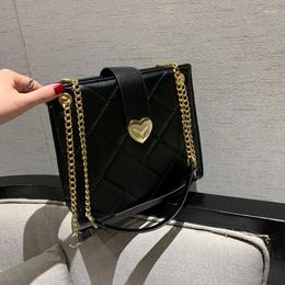 Shoulder Bags AL Fashionable Temperament Women Trendy High Quality Leather Designer Embroidered Thread Rhomboid Heart Slung Mini Square Bag