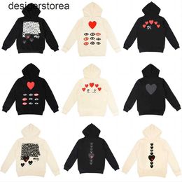 2023 Mens Hoodie Sweatshirts Women Zipper Loose Coat Play Sweatshirt Commes Cardigan Des Small Red Heart Jacket Garcons Standard and Fleece