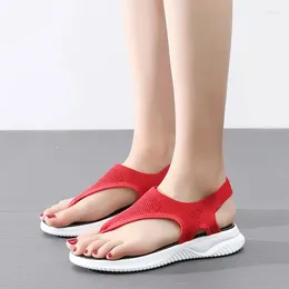 Casual Shoes 2024 Summer Flying Weaving Herringbone Flip Toe Clamping Flat Heel Sandals For Female Students Beach Soft Sole Women's