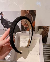 2color Luxury Quality LOELetter Headband Pattern Print Wide Edge Brand Designer Hair Hoop for Women Outdoor Sports Breathable Hea2313076