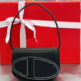 Luxurys Designer Bag Handbag Shoulder Underarm Silver Purse Small Pochette Leather Hobo Flap Women Crossbody Bags Black 9N05
