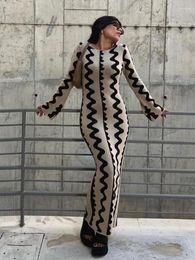 Casual Dresses Mingmingxi Wave Striped Women Knitted Maxi Dress Elegant O-neck Long Sleeve Bodycon 2024 Autumn Streetwear Party Robe