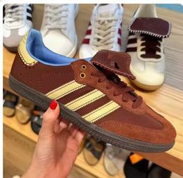 Mens Womens Classic Velvet Shoes Originals x Gazelliess Gum Wales Original Ssambaes Og Vegan Casual designer shoes Sambas Wales Bonner Sneakers Trainers