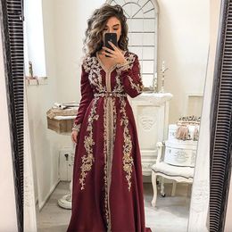 Kaftan Morrocan muslimische Abendkleider mit Ärmeln sexy v Hals Langarmabschlusskleid mit Applikationen eine Linie bodenlange Roben de Soiree