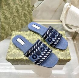 2024 Designer Sandals Luxury Vintage Slippers Light Blue Beach Women Casual Flat Shoes Summer Fall Logo Denim Slide Sandal