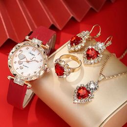 Wristwatches 5-piece set of womens trendy and versatile college light luxury leather with diamond inlaid wrist love quartz d240430