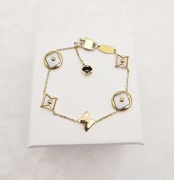 Jewellery Pendant Necklaces bracelet Luxury Designer Women Pendant bracelets With Flowers Pattern Optional NO Box High Quality7478620