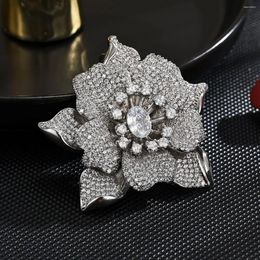 Brooches French Personality Temperament Rose Brooch Heavy Industry Design Super Flash High Sense Flower Fashion Accessories