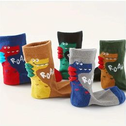 Kids Socks 5 pairs of cute cartoon dinosaur patterned socks for boys and children breathable comfortable high elasticity sweat absorpti Y240504