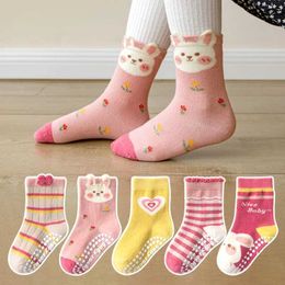 Calzini per bambini 5 paia di calzini per bambini per neonati ragazzi e ragazze di età compresa tra 0-12 bambini in cotone morbido cartone animato anti-slip pavimenti per bambini e calzini ragazze y240504