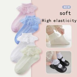 Kids Socks A pair of childrens lace socks girls socks mesh cute style lace princess short socks girl dopamine wearing dance socks Y240504