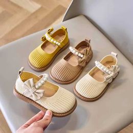 Scarpe pianeggianti 2024 Nuove ragazze Mary Janes Brexable Summer Spring Bow and Pearls Cute Tround-Toe Children Fashion Casual Shoes Casual Shoes Korean H240504