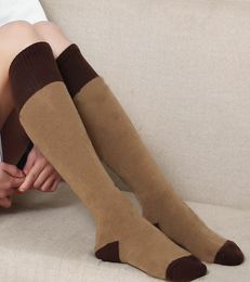 Wholesale xury cotton socks Designer Womens mid stockings high quality senior streets comfortable sock letter pattern4107504