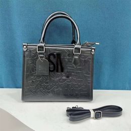 Designer Handbag Womens Tote bags 2024 New Personalized Embossed Fashion Luxury Versatile Instagram Large Capacity Handheld Crossbody Tote Bag TOP 5A