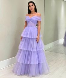 Elegant Long Lilac Tulle Prom-klänningar med tieres a-line av axel veckad golvlängd snörning upp prom klänningar för kvinnor
