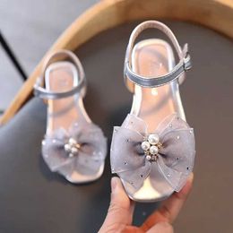 Sandals 2024 Girls Princess Shoes Korean Soft Sole Baby Casual Bow Childrens Fashion Womens Sandal Sandalias De Mujer H240504