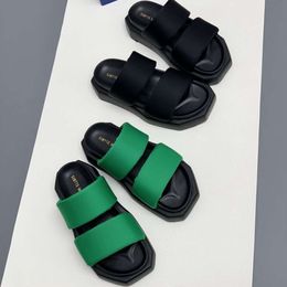 Good quality celebrity with the same style of sponge cake thick sole, straight line broadband beach slippers, fashionable and casual temperament