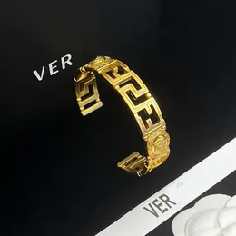 Vanclef Bracelet Gold Bracelet Designer Jewelry Classic Bangle 18K Brand FASHION Titanium Alloy Steel Letter Bracelets Vanclef Bracelet Vanse Shoe Bracelet 996