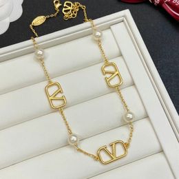 Luxury Brand Women Necklace Letter Pendant High Quality 18k Gold Designer Choker Chain Crystal Pearl Necklace Wedding Birthday Jewelry Gift with Box