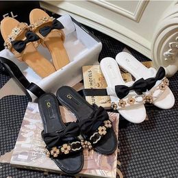 Fashion Designer Shoes Summer Parisian Women's Flat Sandals Luxury Pearl embellishments Top Quality Slippers Women's Elegant Pearl Princess slippers