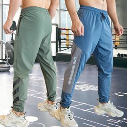Mens Gym Fitness Running Sweatpants Workout Athletic Cropped Pants Outdoor Training Sports Trousers Elastic Waist Zipper Pockets 240418