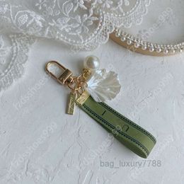 Designer keychain Luxury key chain bag charm female car key ring Pearl charm green ribbon delicate shells GGG keychain couple pendant gift nice7