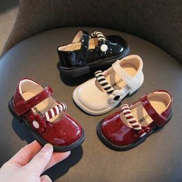 Flat shoes Fashion PU Patent Leather Shoes Cute Flower Baby Girl Princess Newborn Infant Soft Sole First Walkers Toddler Mary Janes H240504