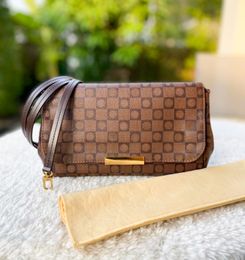 Alta qualidade Chain Designer Bolsa de ombro Strap Man Favorito Man Bolsa Brown Flor Crossbody Viagem Bolsa para Mulher Bolsa de Bola de Couro Classic