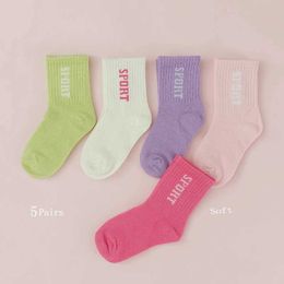 Barnstrumpor 1-12 år Girls Socks Spring and Winter Sports Bortable Cotton Childrens Socks 5 Par/Lot Y240504