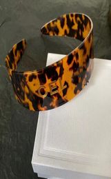 With BOX Europe US Women CEL Designers Headbands Acrylic Top Girls Luxury Headband Sport Street Fashion Hair Hoops Brown Color6892974