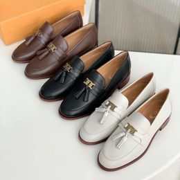 New hanging tassel low heel loafers, casual British style women's shoes, fashionable versatile, comfortable and thick heeled leather shoes