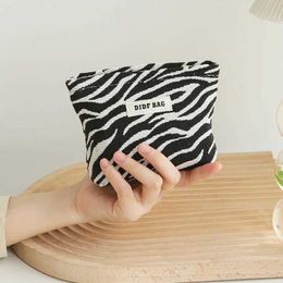 Cosmetic Organizer Womens Makeup Bag Zebra Print Small Canvas Item Cosmetics Storage Bag Portable Zipper Design Clutch Bag Commuter Coin Purse Ins Y240503