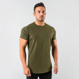 Fashion Plain Tops Tees Fitness Mens T Shirt Short Sleeve Muscle Joggers Bodybuilding Tshirt Male Gym Clothes Slim Fit 240428