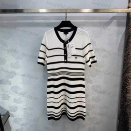 Designer di lusso abito casual femminile primavera e estate nuovo elegante ricamo in stile contrasto colore rotondo a strisce a maniche corte a maglia