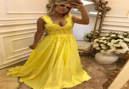 2018 High Quality Yellow Prom Dress Lace Appliques Pearls Evening Dress With Bow Evening Party Formal Gown Vestido De Festa4897792