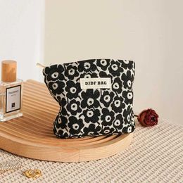 Cosmetic Organizer Womens Makeup Bag Black Flower High-quality Cosmetics Lipstick Storage Bag Portable Coin Purse Commuter Clutch Small Cloth Bag Y240503