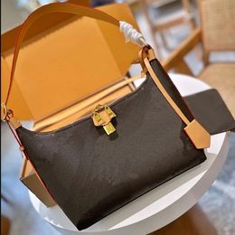 Sac Sport Bag Handbag Luxury's Drawstring Bag large shoulder bag pattern With Removable Zipped Pouch 2 piece Designer Womens Graceful Embossed Leather Shoulder Bag