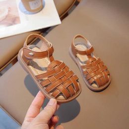 Sandals 2024 New Vintange Weave Solid Girls Closed Toe for Girl Kids Baby Flat Summer Shoes H240504 QQYF